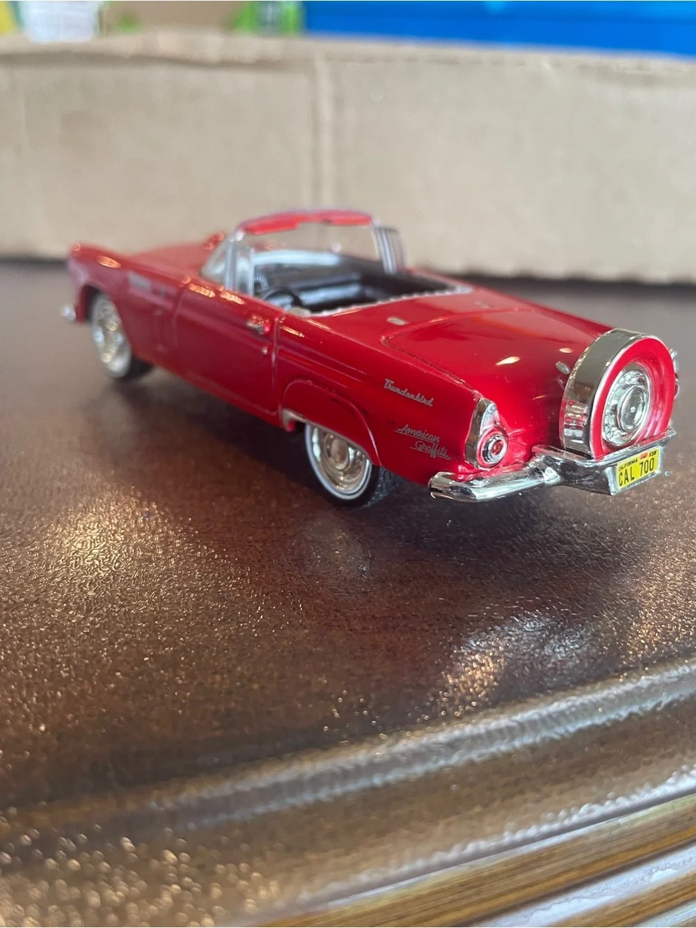 Motor Max 1956 Ford Thunderbird Diecast 1:43 Scale red
